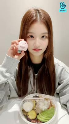 2022-10-26_설윤아 풀 먹는 모습 최초 공개합니다.. (With 설콩이) 🐰🌿.mp4